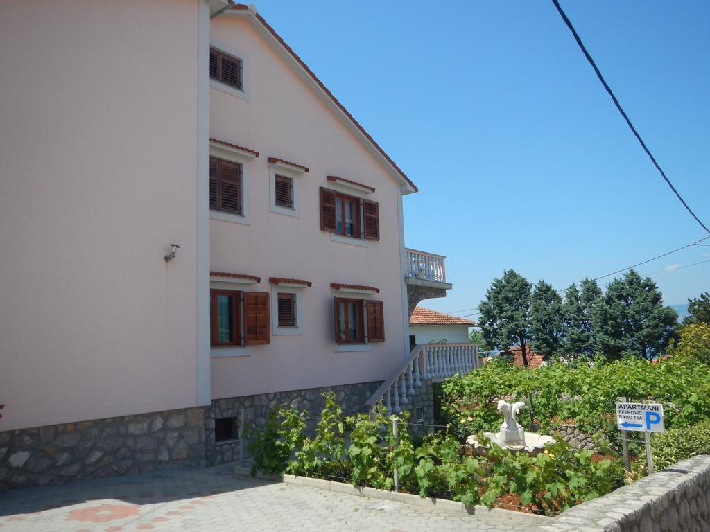 Apartments Petrovic Šilo Екстериор снимка