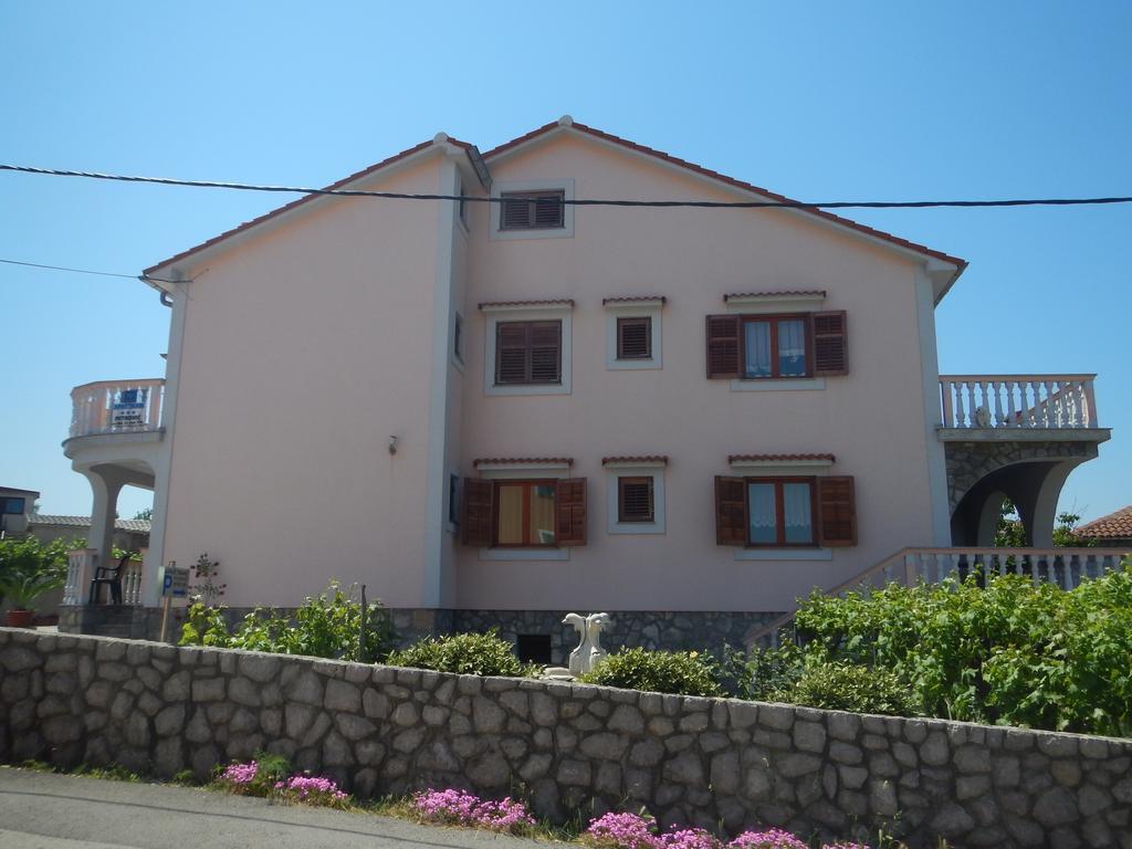 Apartments Petrovic Šilo Екстериор снимка