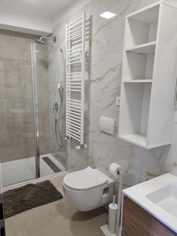 Apartments Petrovic Šilo Екстериор снимка
