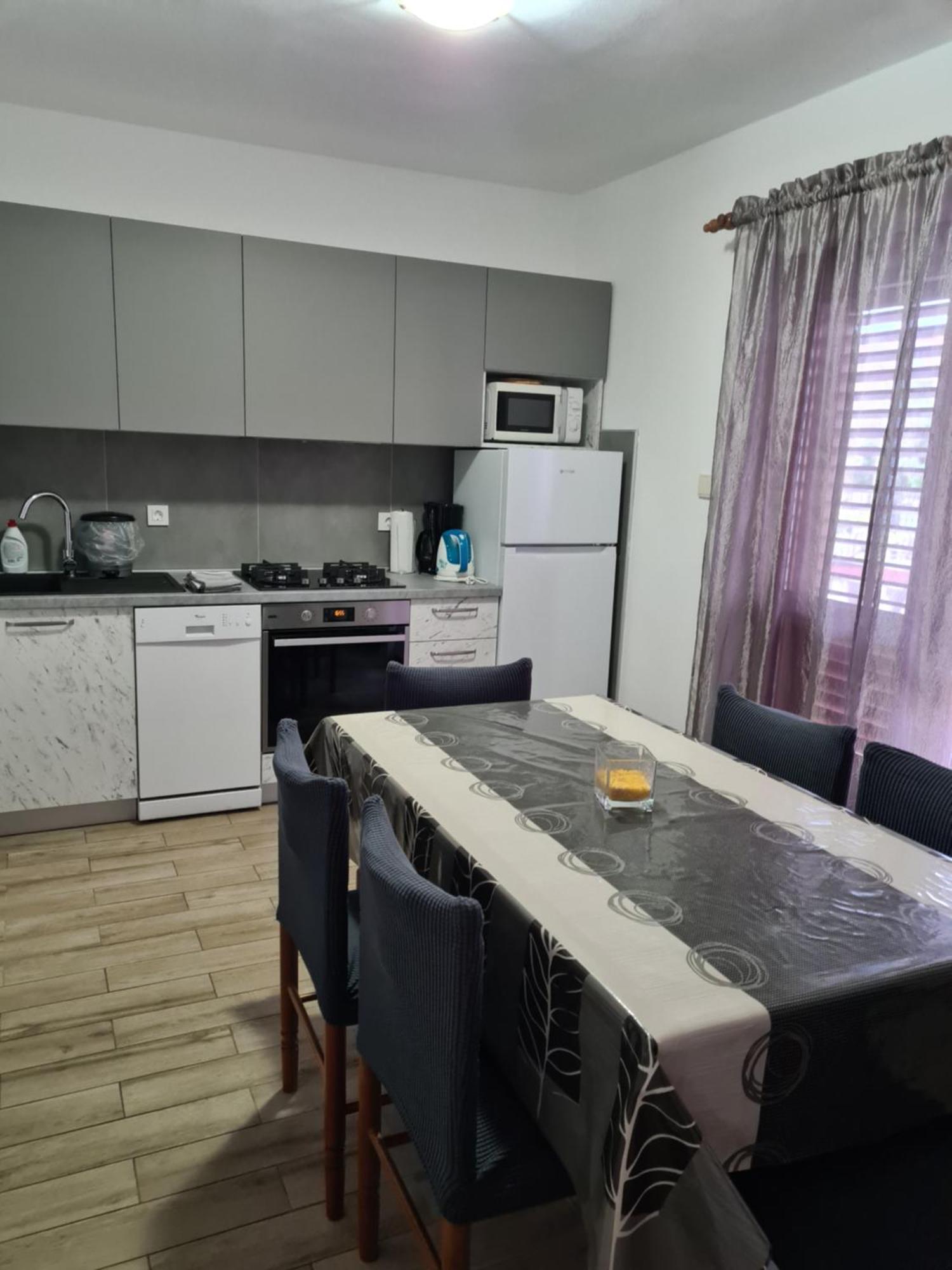 Apartments Petrovic Šilo Екстериор снимка