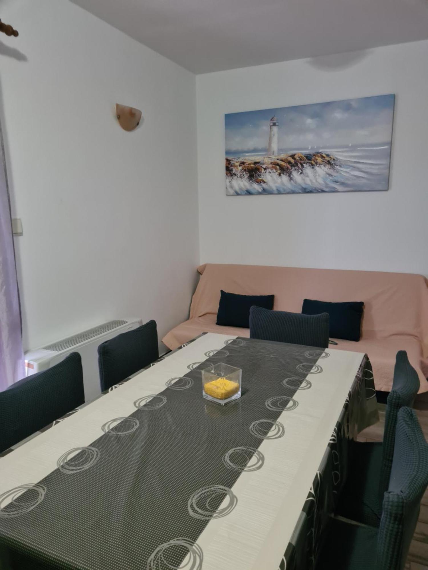 Apartments Petrovic Šilo Екстериор снимка