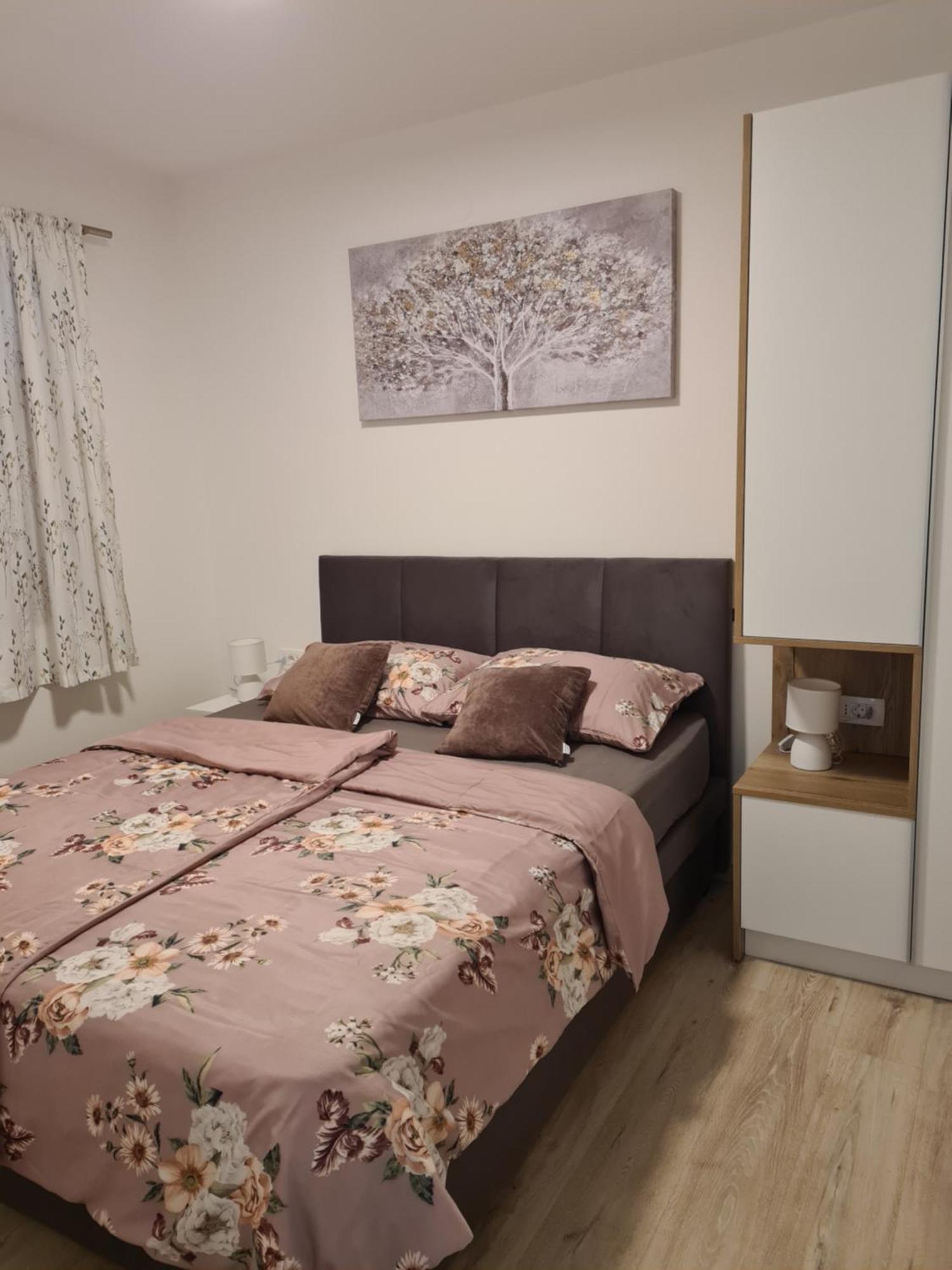Apartments Petrovic Šilo Екстериор снимка