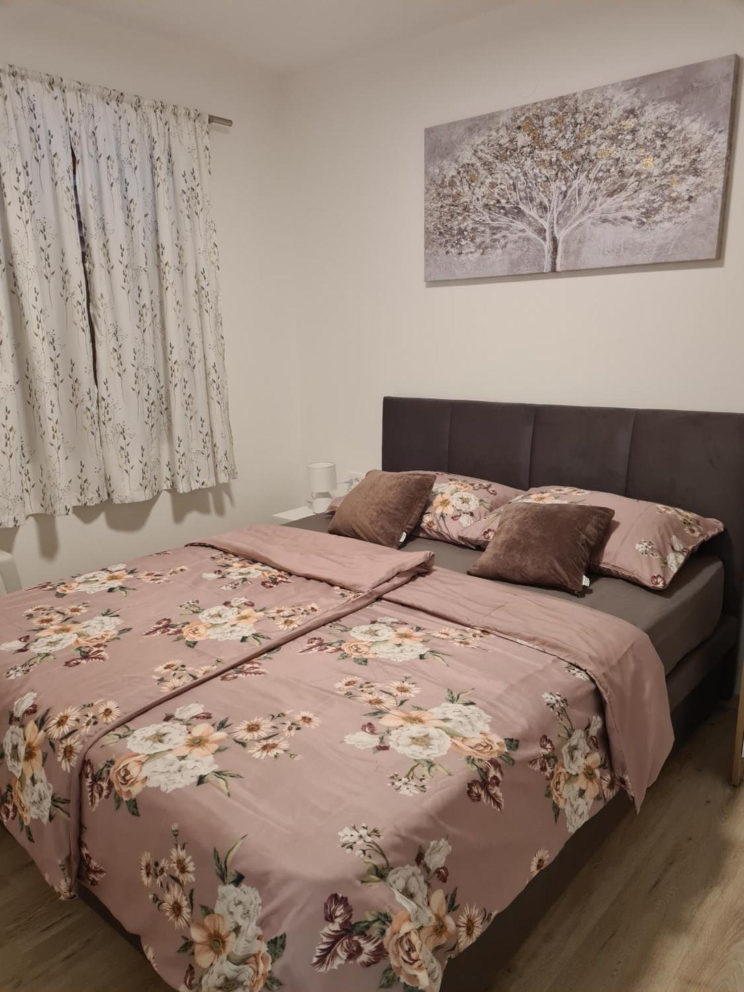 Apartments Petrovic Šilo Екстериор снимка