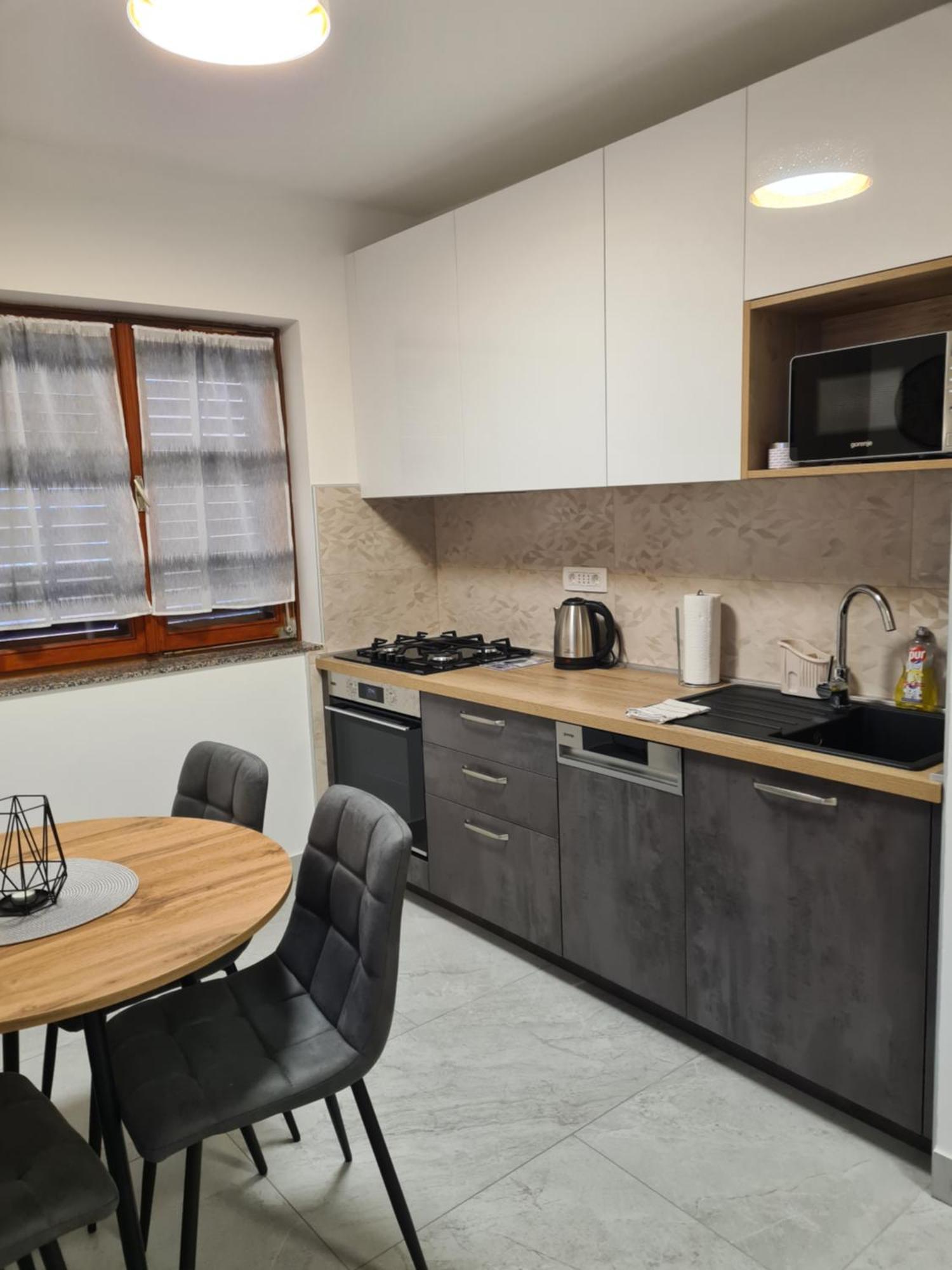 Apartments Petrovic Šilo Екстериор снимка
