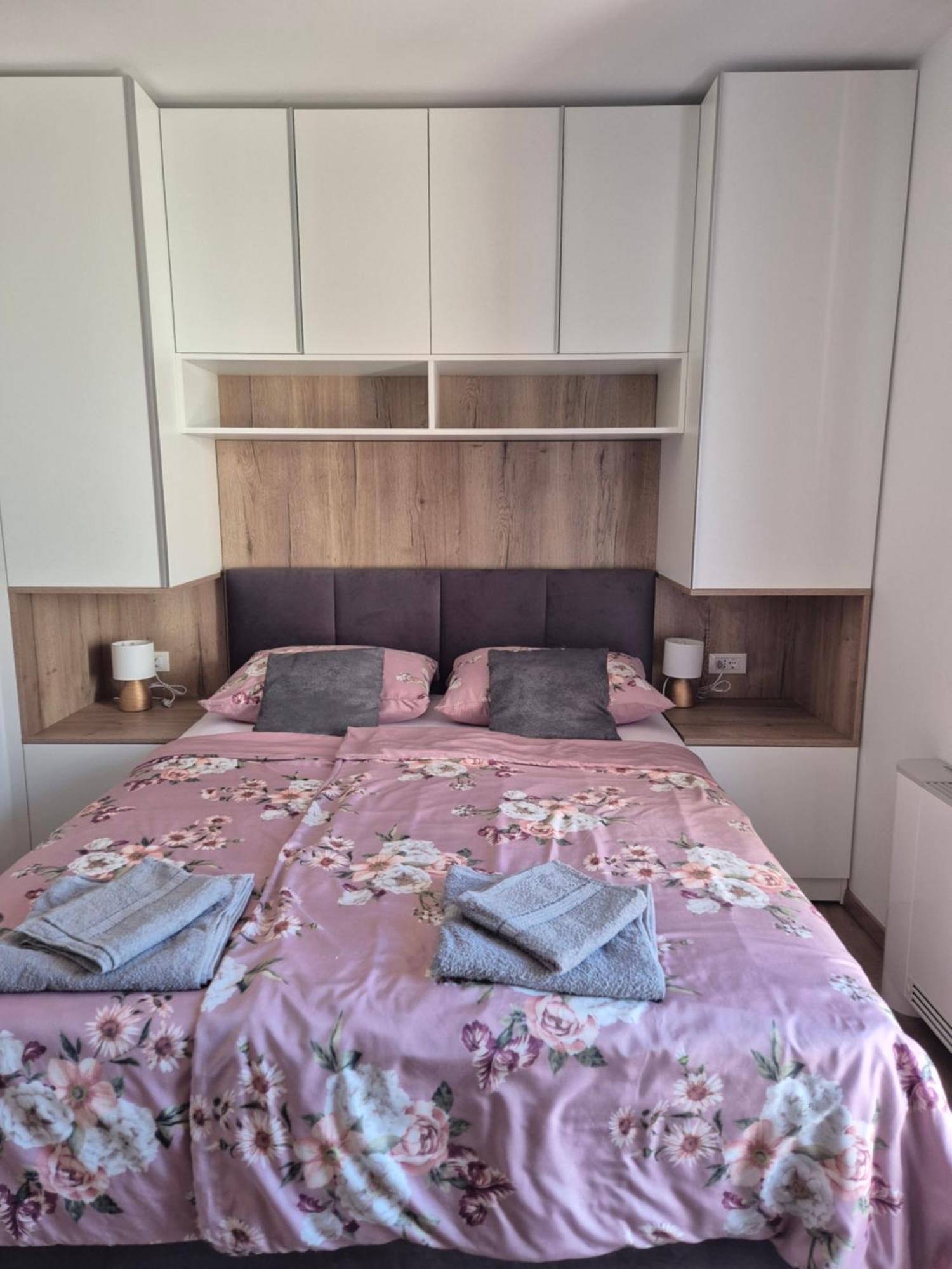 Apartments Petrovic Šilo Екстериор снимка