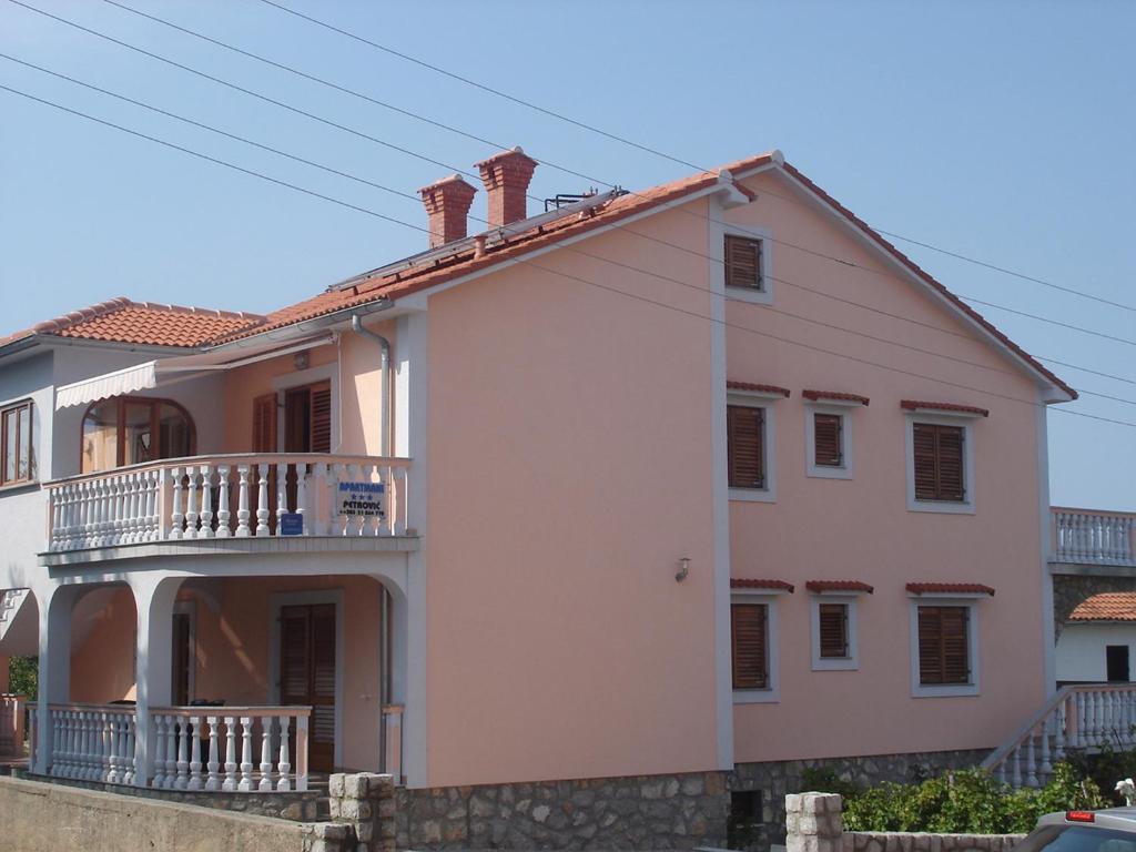 Apartments Petrovic Šilo Стая снимка